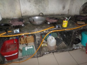 বেকারির অভ্যন্তরের নোংরা পরিবেশ